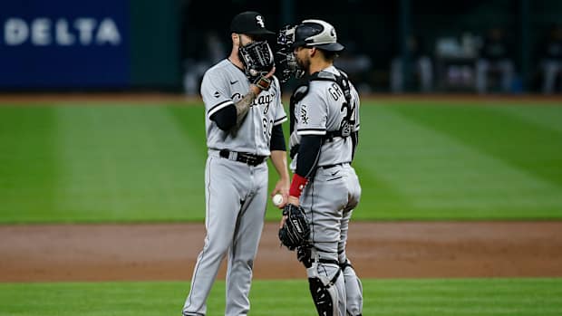 Dallas Keuchel Yasmani Grandal v CIN 2020-09-19 (Sam Greene) USATSI_14953805
